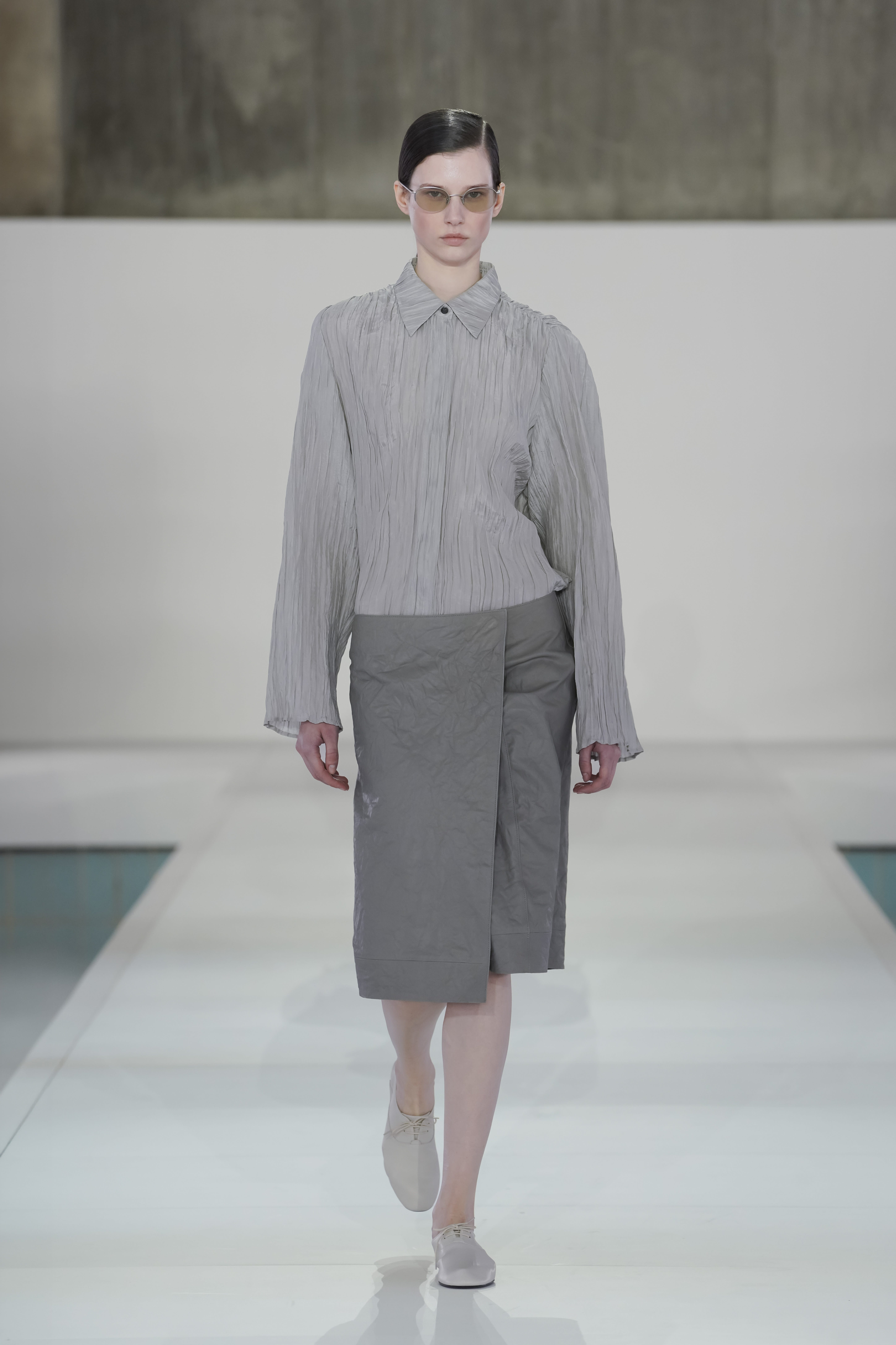 ラウンドシルエット テクスチャードシルクシャツ